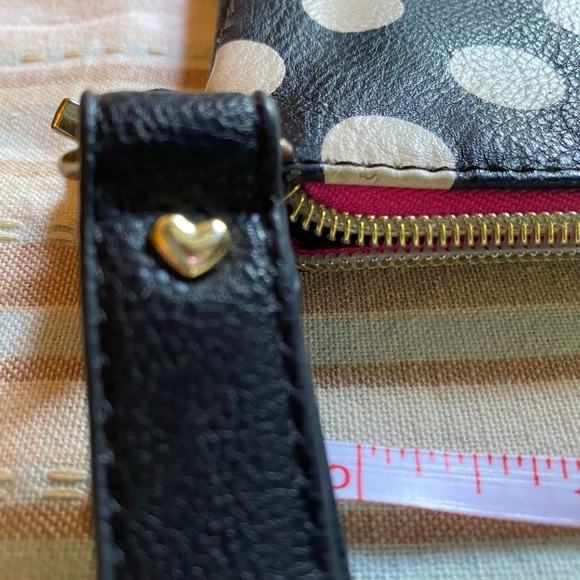 BETSEY JOHNSON Black & White
Polka Dot “J” Bownanza Wallet
Wristlet 9" x 6". - Picture 15 of 16